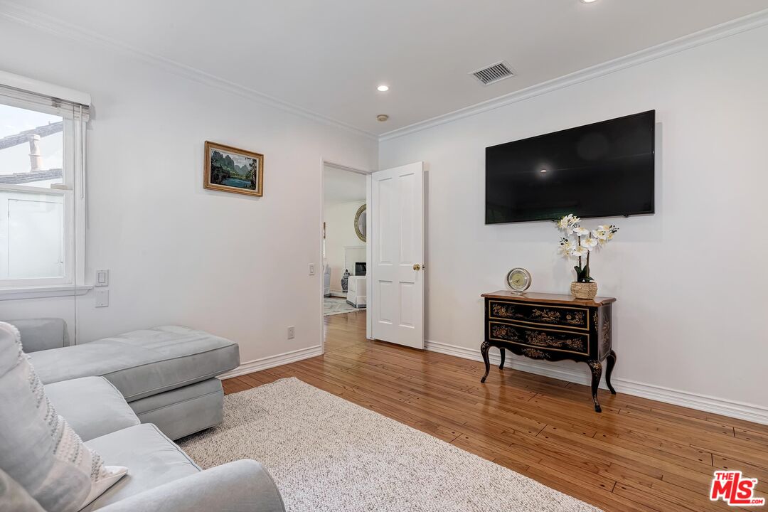 1048 Roscomare Road Los Angeles, CA 90077 - Photo 22 of 41 Gallery Image 22