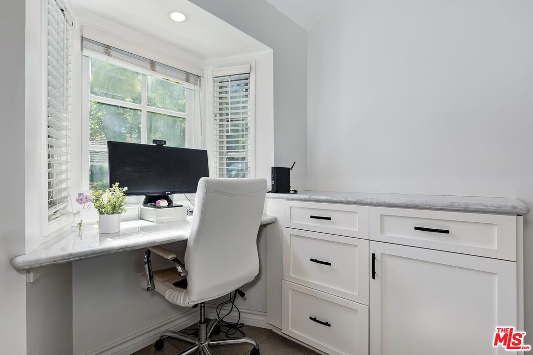 1048 Roscomare Road Los Angeles, CA 90077 - Photo 33 of 41 Gallery Image 33