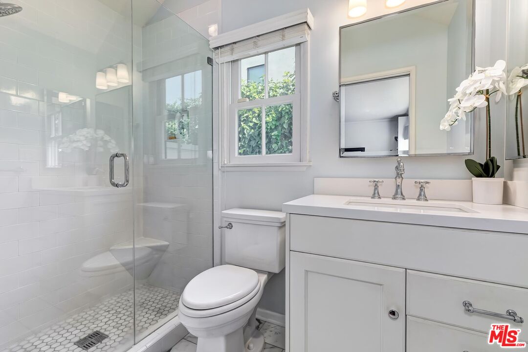 1048 Roscomare Road Los Angeles, CA 90077 - Photo 36 of 41 Gallery Image 36