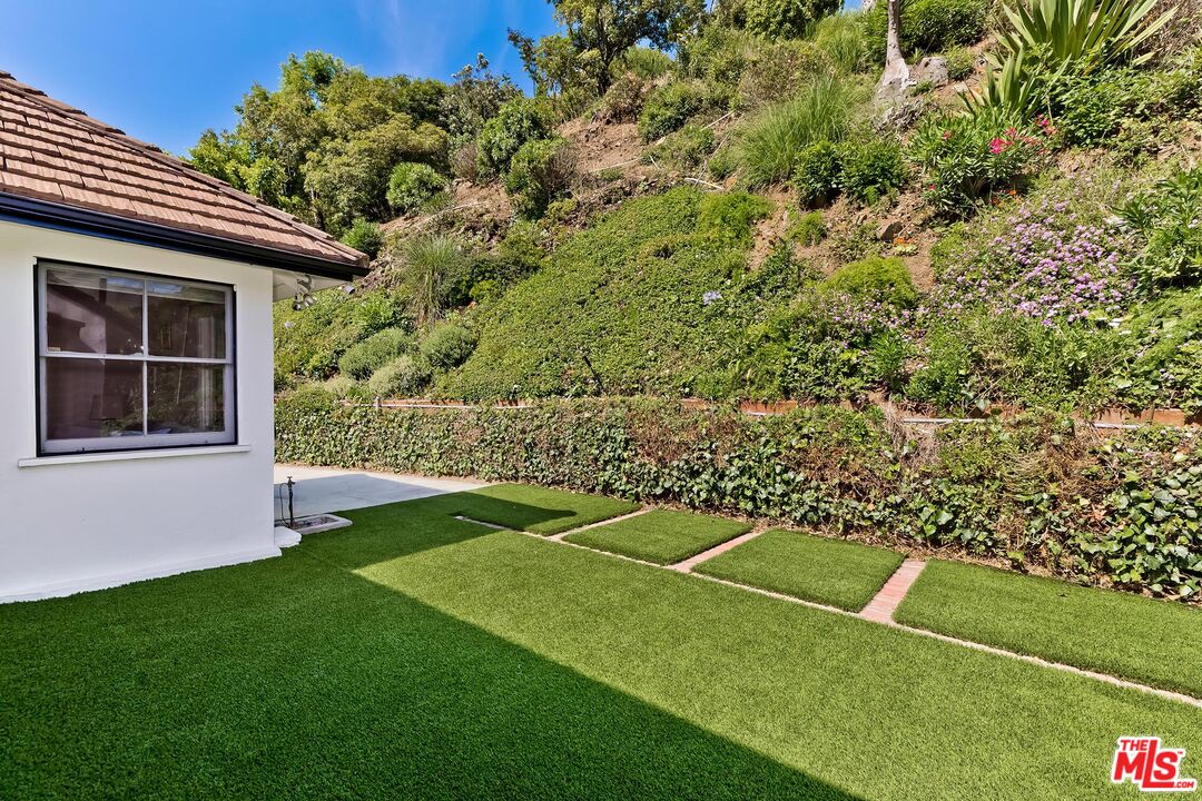 1048 Roscomare Road Los Angeles, CA 90077 - Photo 37 of 41 Gallery Image 37