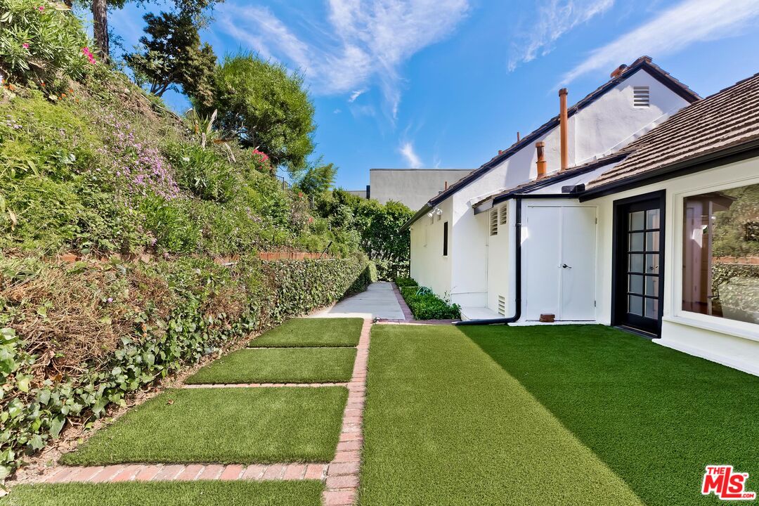 1048 Roscomare Road Los Angeles, CA 90077 - Photo 38 of 41 Gallery Image 38