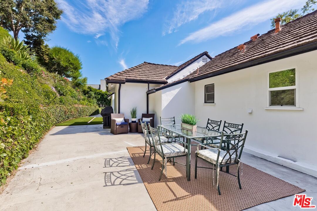 1048 Roscomare Road Los Angeles, CA 90077 - Photo 39 of 41 Gallery Image 39