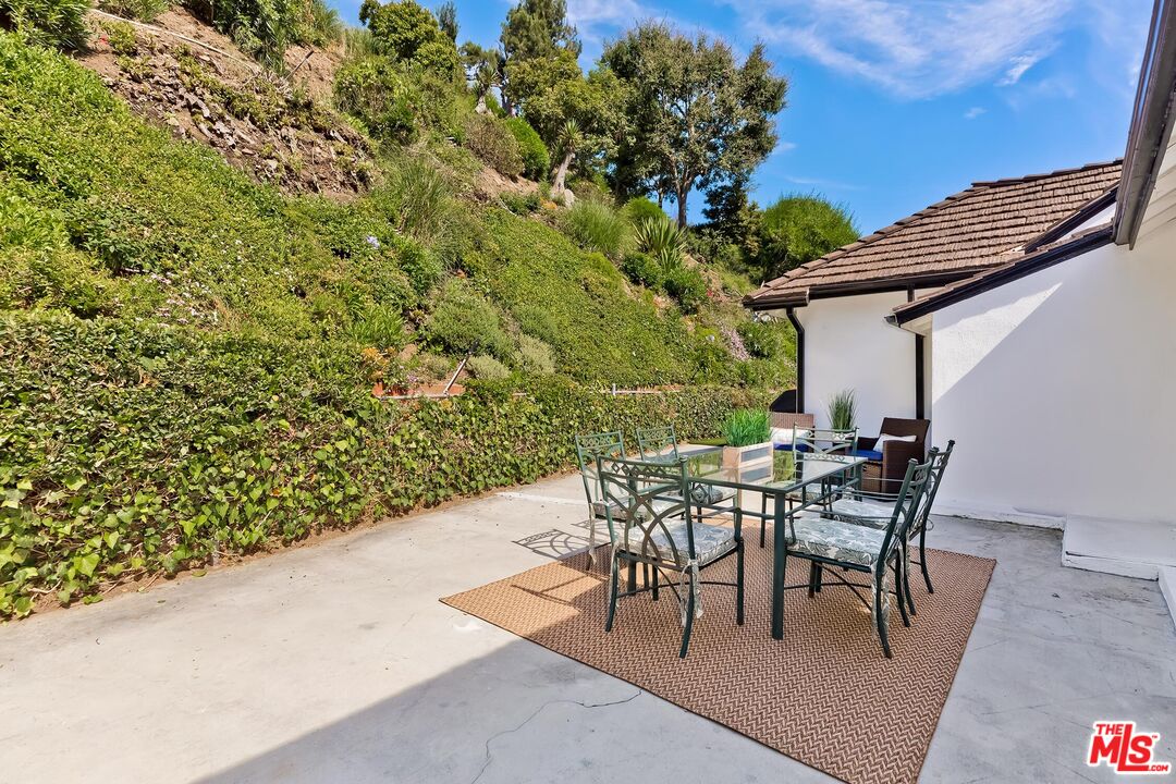 1048 Roscomare Road Los Angeles, CA 90077 - Photo 40 of 41 Gallery Image 40