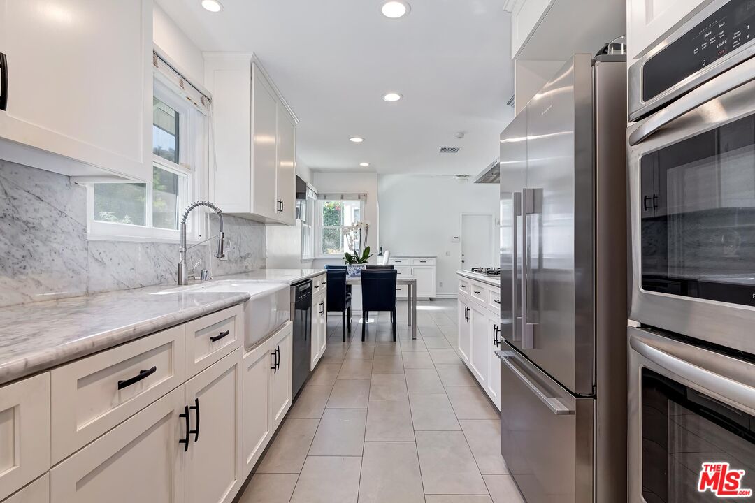 1048 Roscomare Road Los Angeles, CA 90077 - Photo 5 of 41 Gallery Image 5