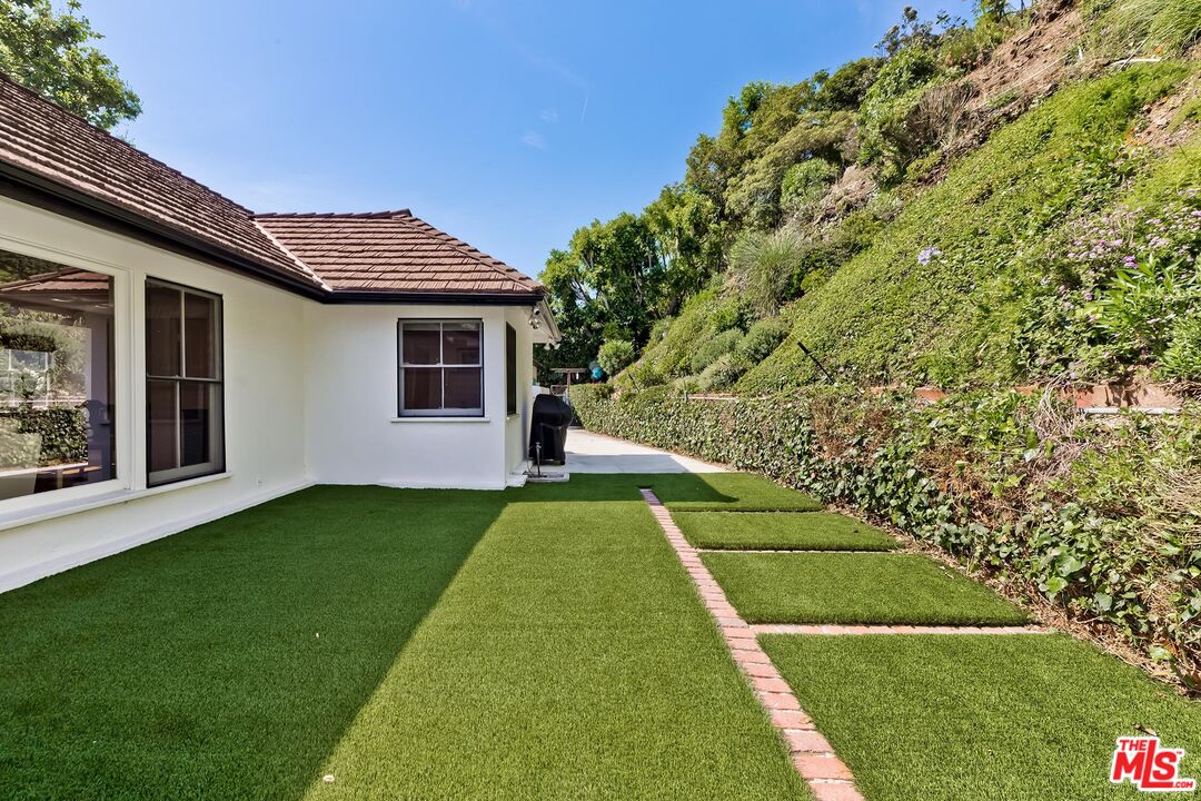 1048 Roscomare Road Los Angeles, CA 90077 - Photo 8 of 41 Gallery Image 8
