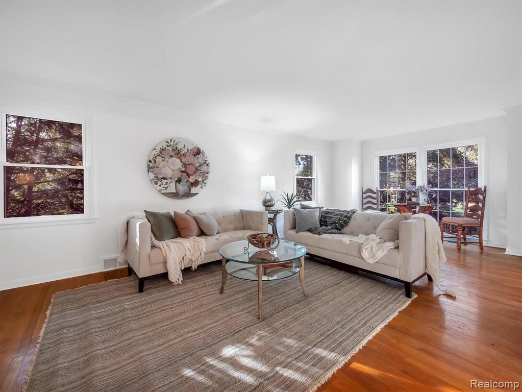 18551 Riverside Drive Beverly Hills, MI 48025 - Photo 7 of 58