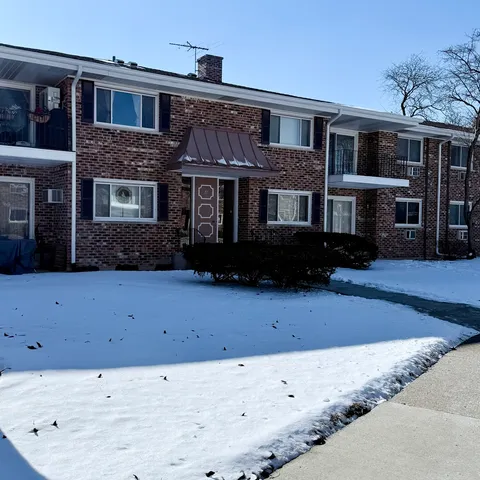 $168,500 | 37 North Main Street, Unit 40, Glen Ellyn, IL 60137