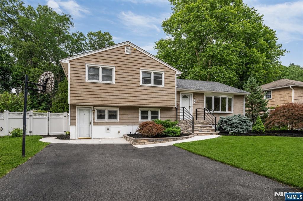 45 Jay Drive Paramus, NJ 07652 - Photo 2 of 41