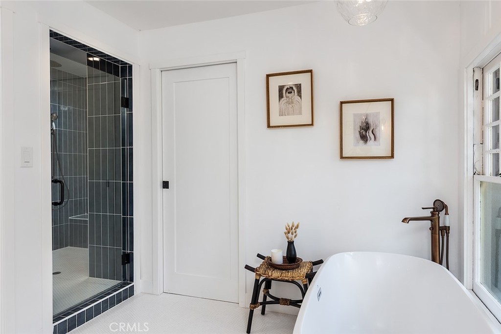 1130 Windsor Place South Pasadena, CA 91030 - Photo 23 of 35 a bathroom with a toilet and a shower