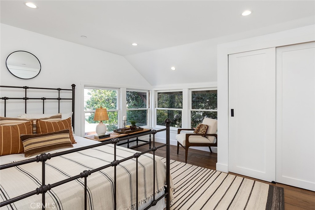 1130 Windsor Place South Pasadena, CA 91030 - Photo 28 of 35 a living room with furniture and a large window