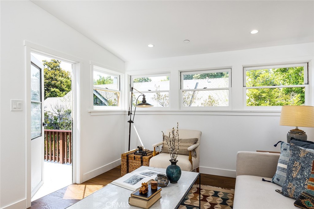 1130 Windsor Place South Pasadena, CA 91030 - Photo 30 of 35 a living room with furniture and a window