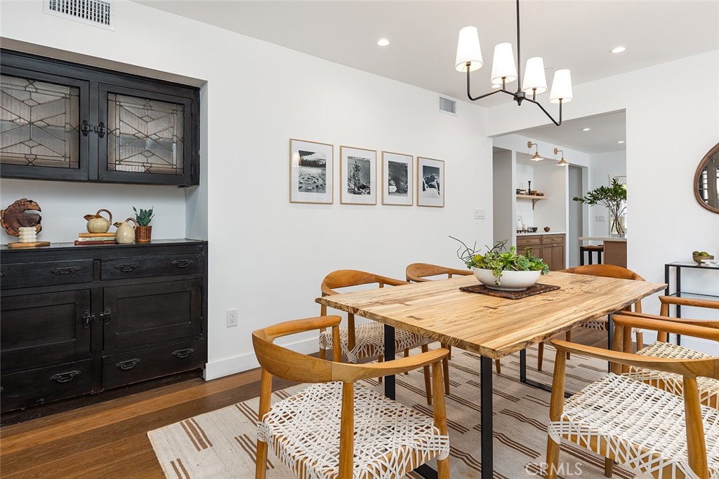 1130 Windsor Place South Pasadena, CA 91030 - Photo 8 of 35 a view of a dining room with furniture