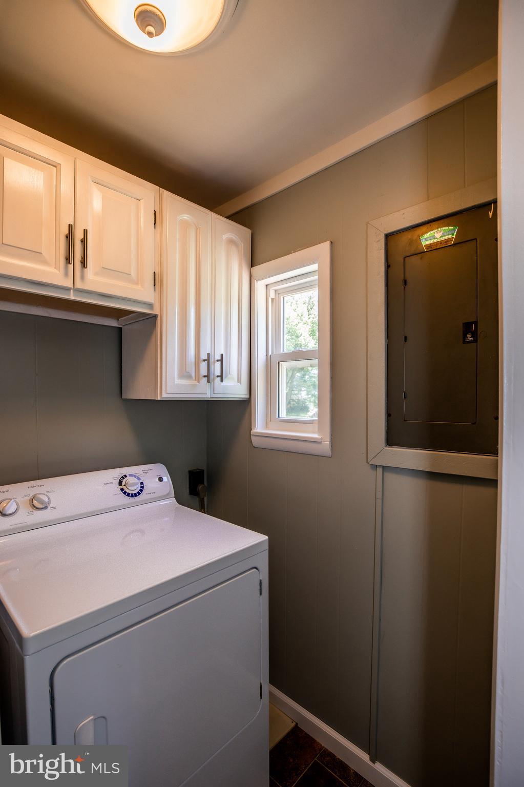1198 North Penryn Road Manheim, PA 17545 - Photo 22 of 35 a utility room with dryer and washer