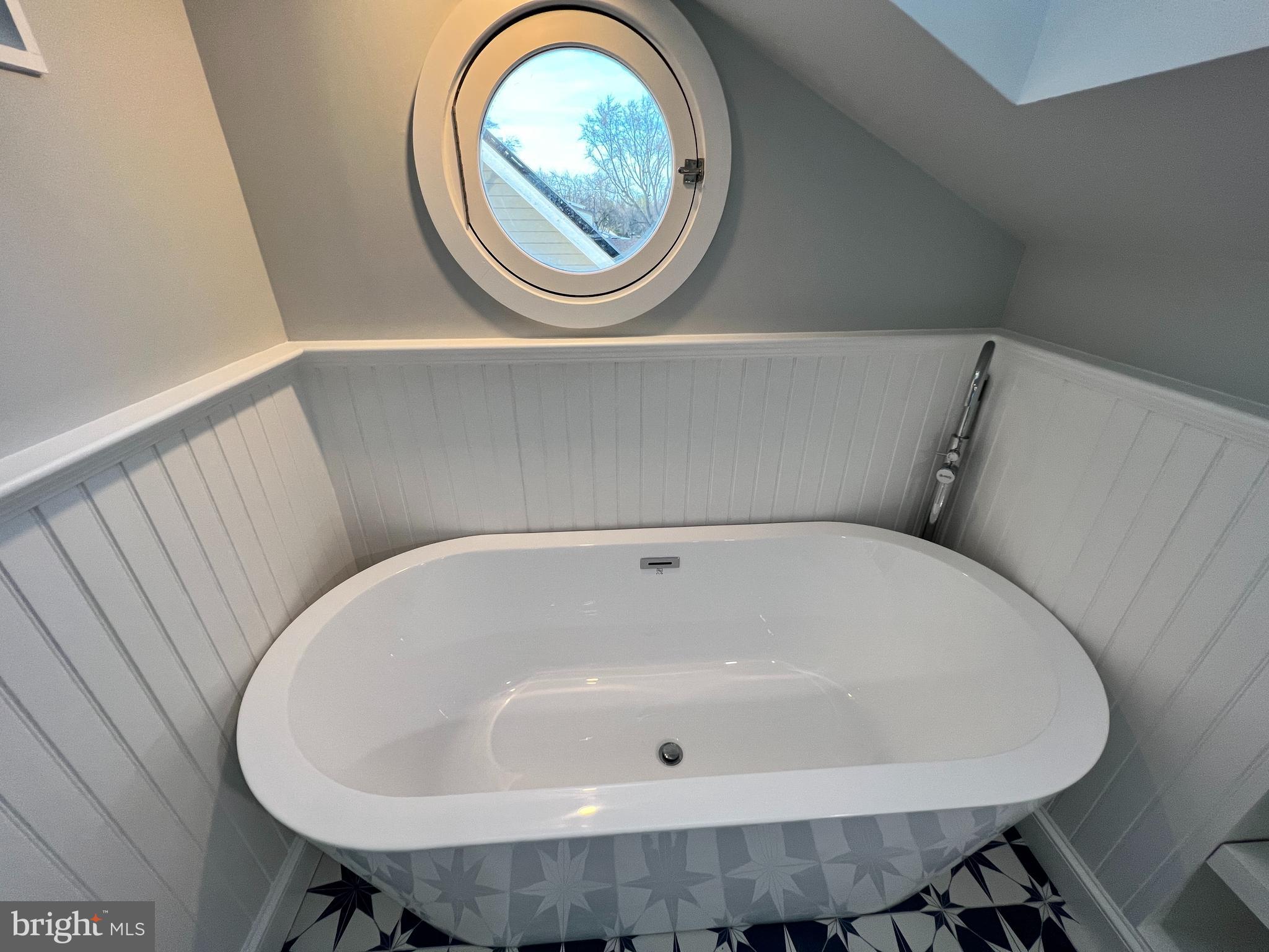 15919 Batson Road Spencerville, MD 20868 - Photo 54 of 60 Soaking Tub