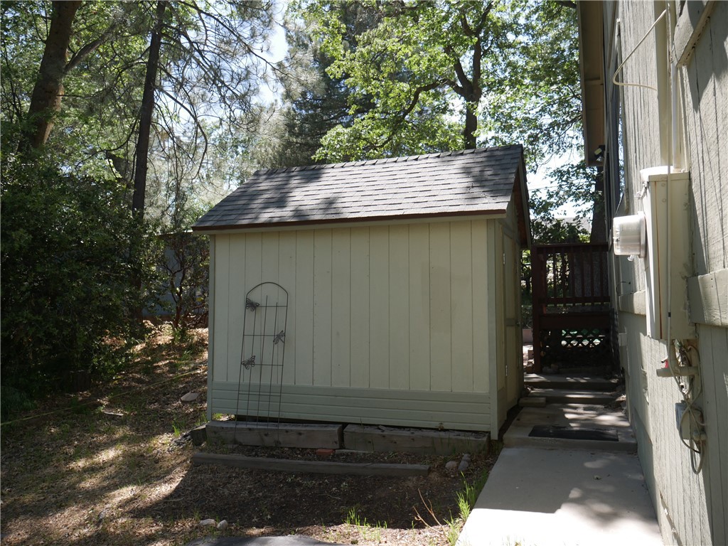 1610 North Grass Valley Road Lake Arrowhead, CA 92352 - Photo 3 of 28 a front view of a house with garden
