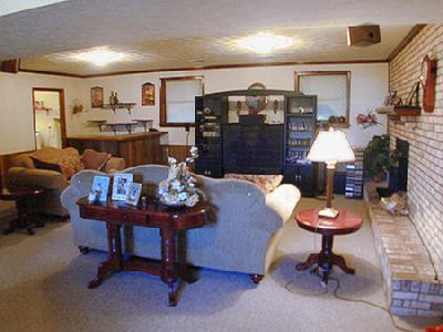 1105 Spring Run Road Lexington, KY 40514 - Photo 7 of 10 Another angle of the family room. The la