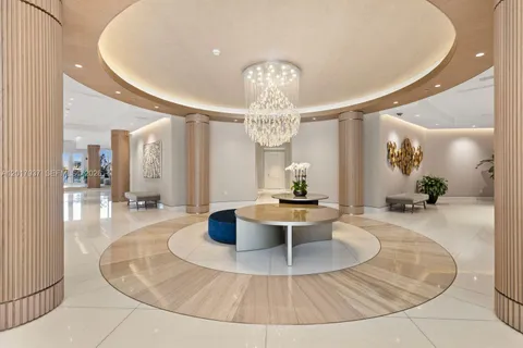 $1,295,000 | 888 Brickell Key Drive, Unit 1207, Miami, FL 33131
