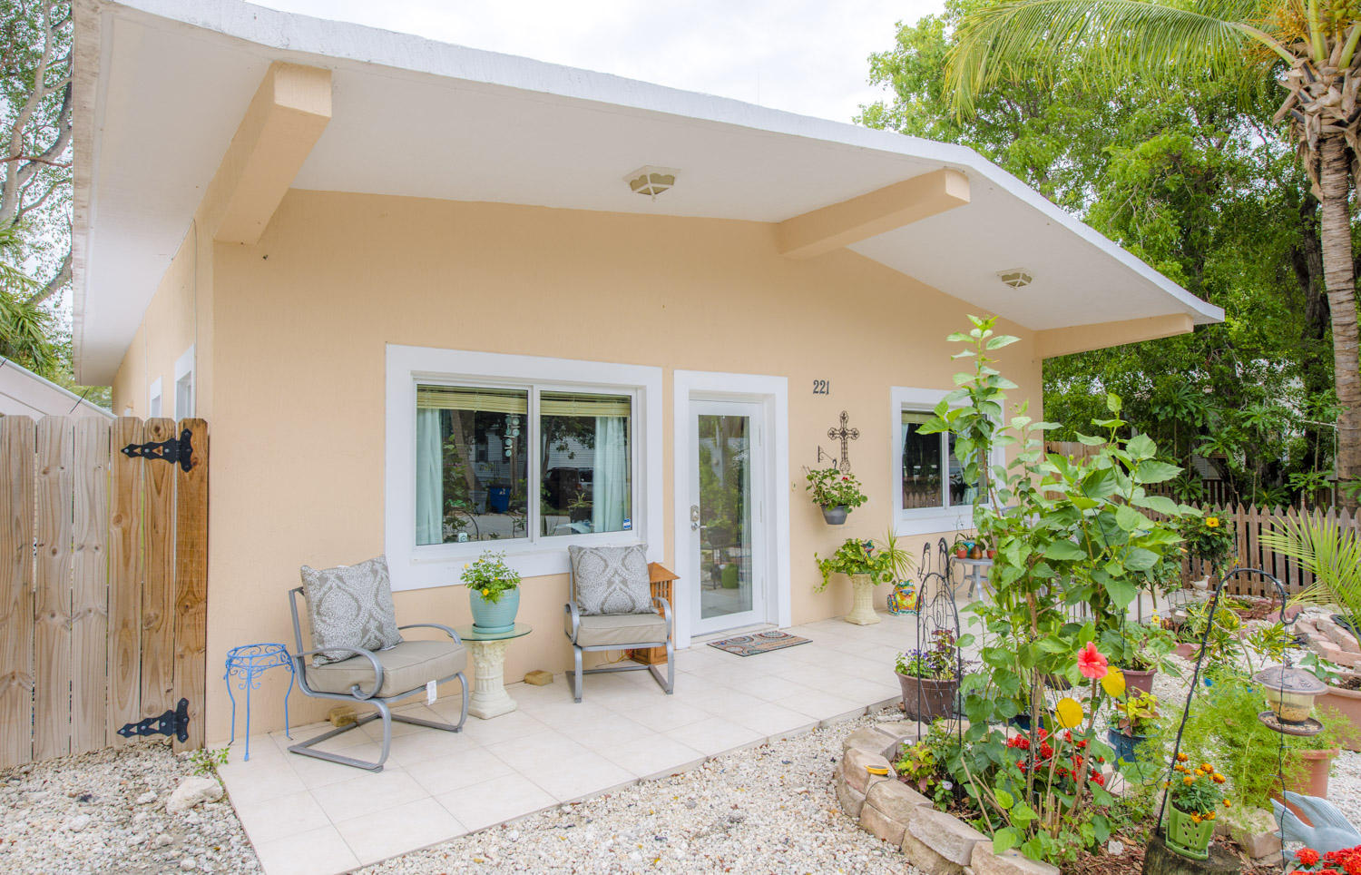 221 Cuba Road Tavernier, FL 33070 - Photo 1 of 32 Front of House