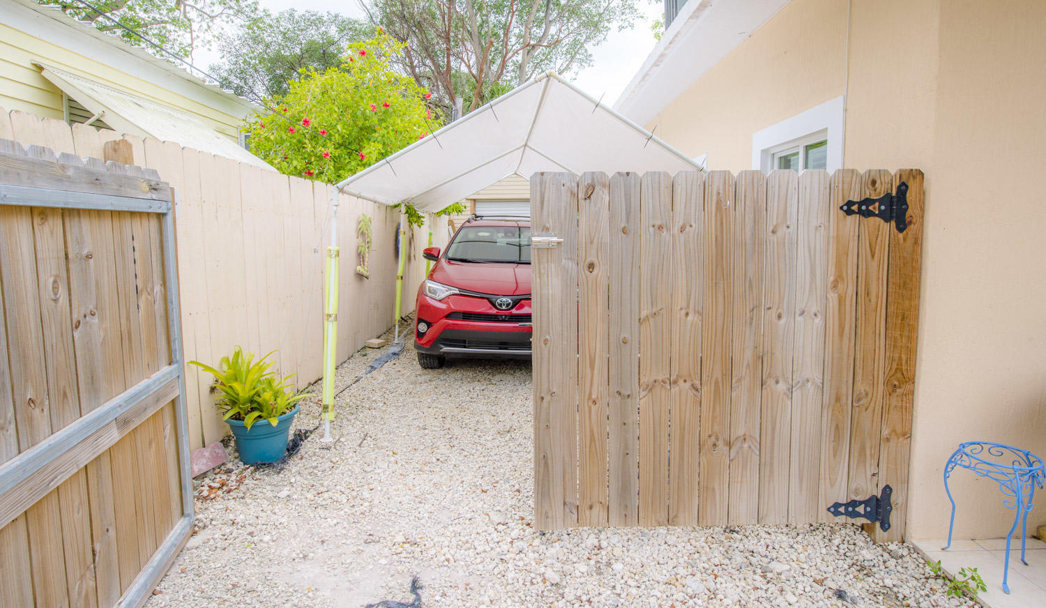 221 Cuba Road Tavernier, FL 33070 - Photo 28 of 32 Car or trailer parking