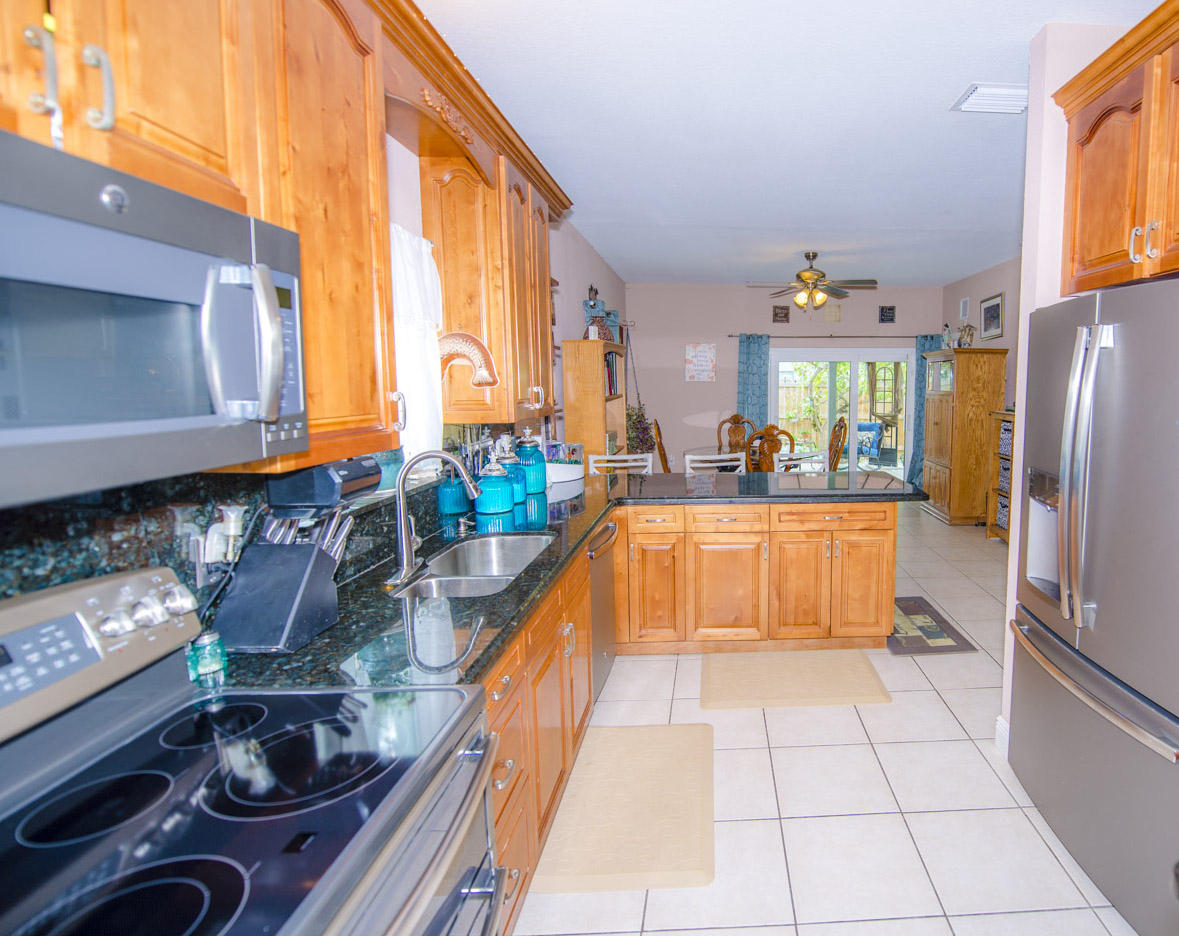 221 Cuba Road Tavernier, FL 33070 - Photo 7 of 32 Kitchen