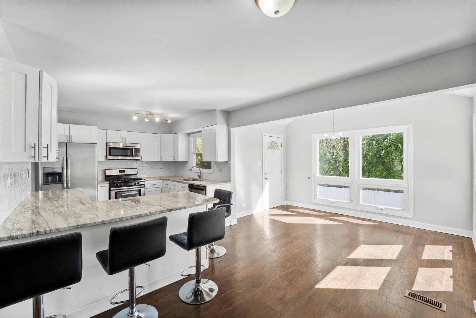 21727 Richmond Road Matteson, IL 60443 - Photo 6 of 32 Gallery Image 6
