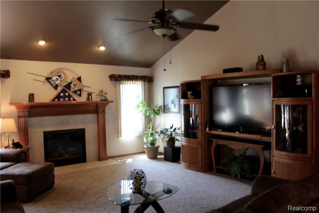 47326 Bluejay Drive Macomb, MI 48044 - Photo 7 of 23 Great Room View 2