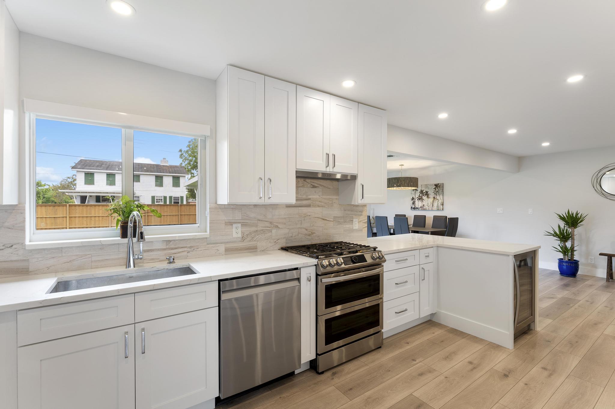 1806 Barbados Road Lake Clarke Shores, FL 33406 - Photo 5 of 41 Kitchen