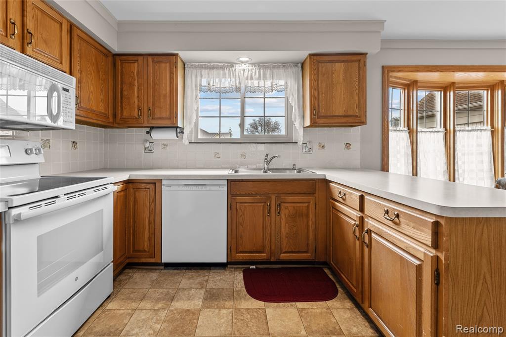 897 Augusta Drive Rochester, MI 48309 - Photo 29 of 48