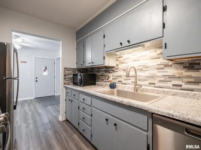 $169,900 | 226 Sunrise Avenue, Pekin, IL 61554