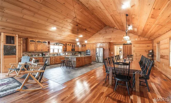 $1,783,000 | 6552 High Point Road, Montreal, MO 65591