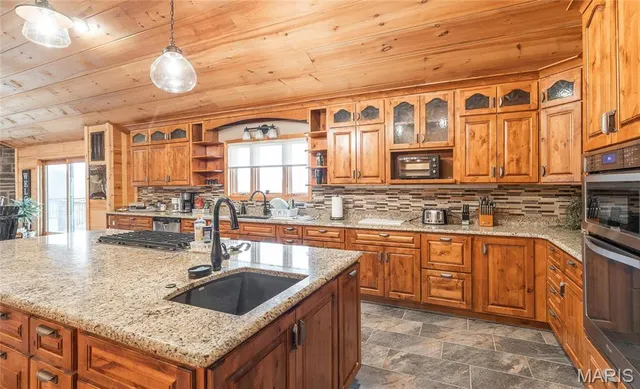 $1,783,000 | 6552 High Point Road, Montreal, MO 65591