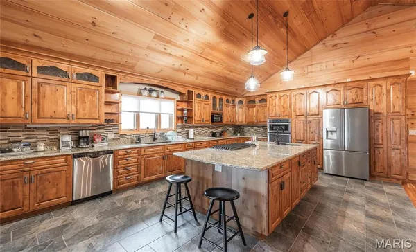 $1,783,000 | 6552 High Point Road, Montreal, MO 65591