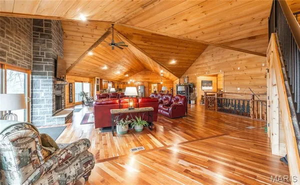 $1,783,000 | 6552 High Point Road, Montreal, MO 65591