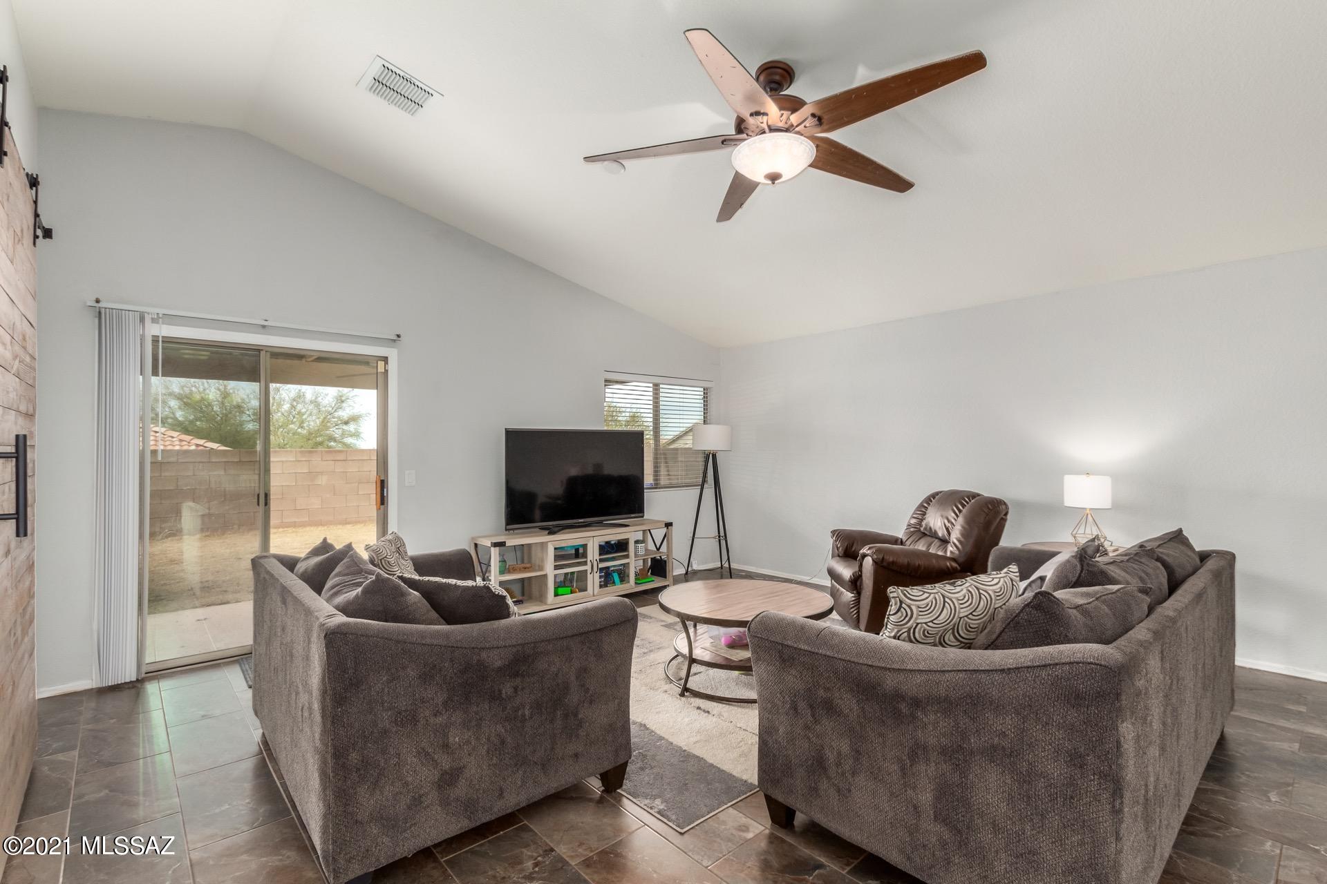 464 East Greg Rock Road Vail, AZ 85641 - Photo 4 of 26