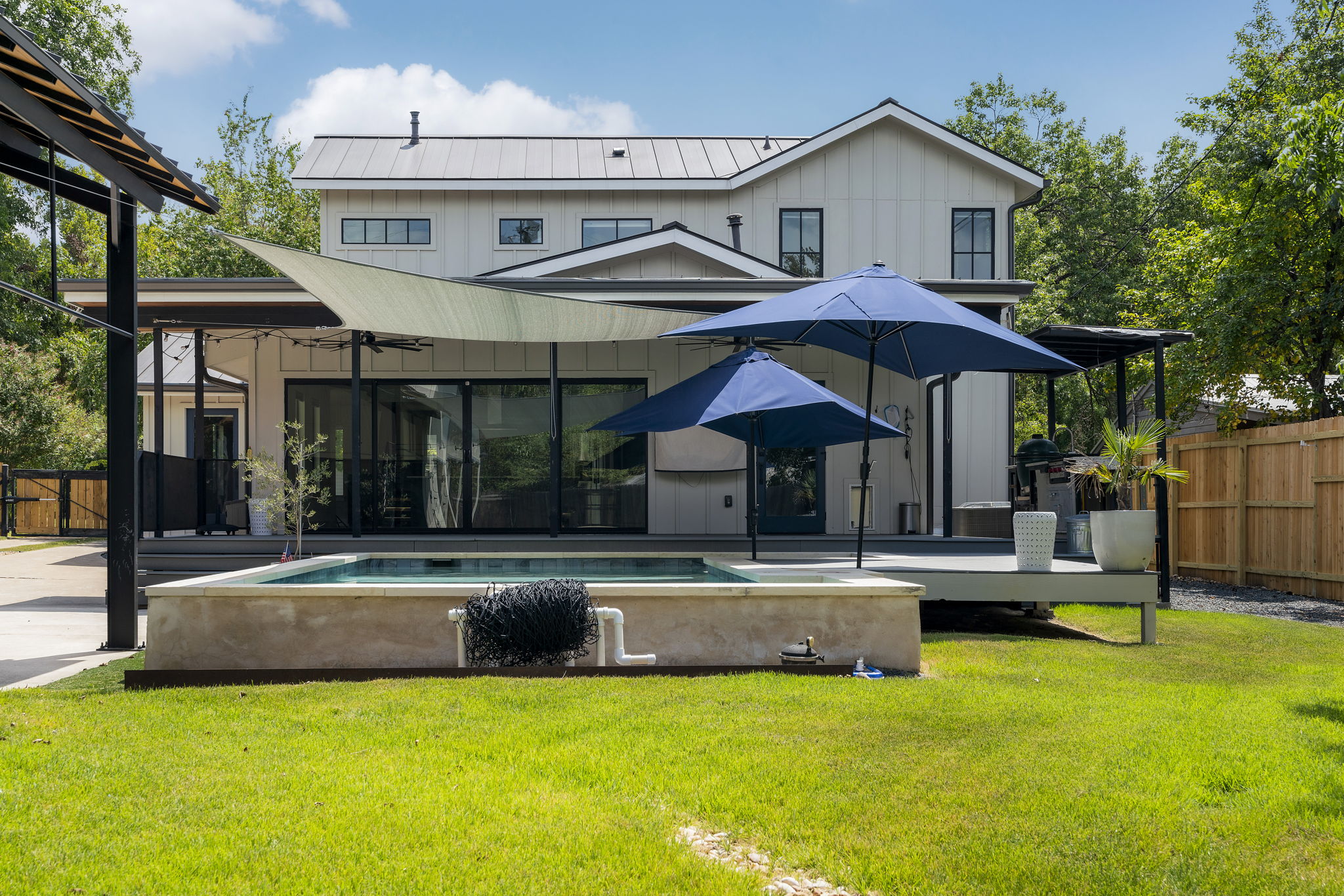 5604 Bull Creek Road Austin, TX 78756 - Photo 29 of 39 Step outside into your own private space in Central Austin!