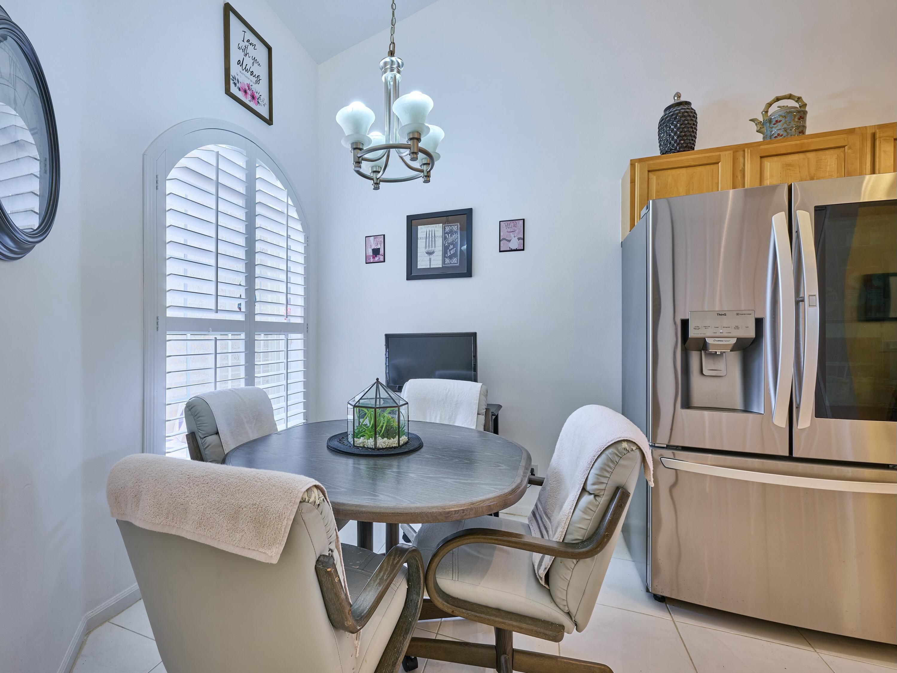 8421 Vía Serena Boca Raton, FL 33433 - Photo 16 of 46 Eat-in Kitchen