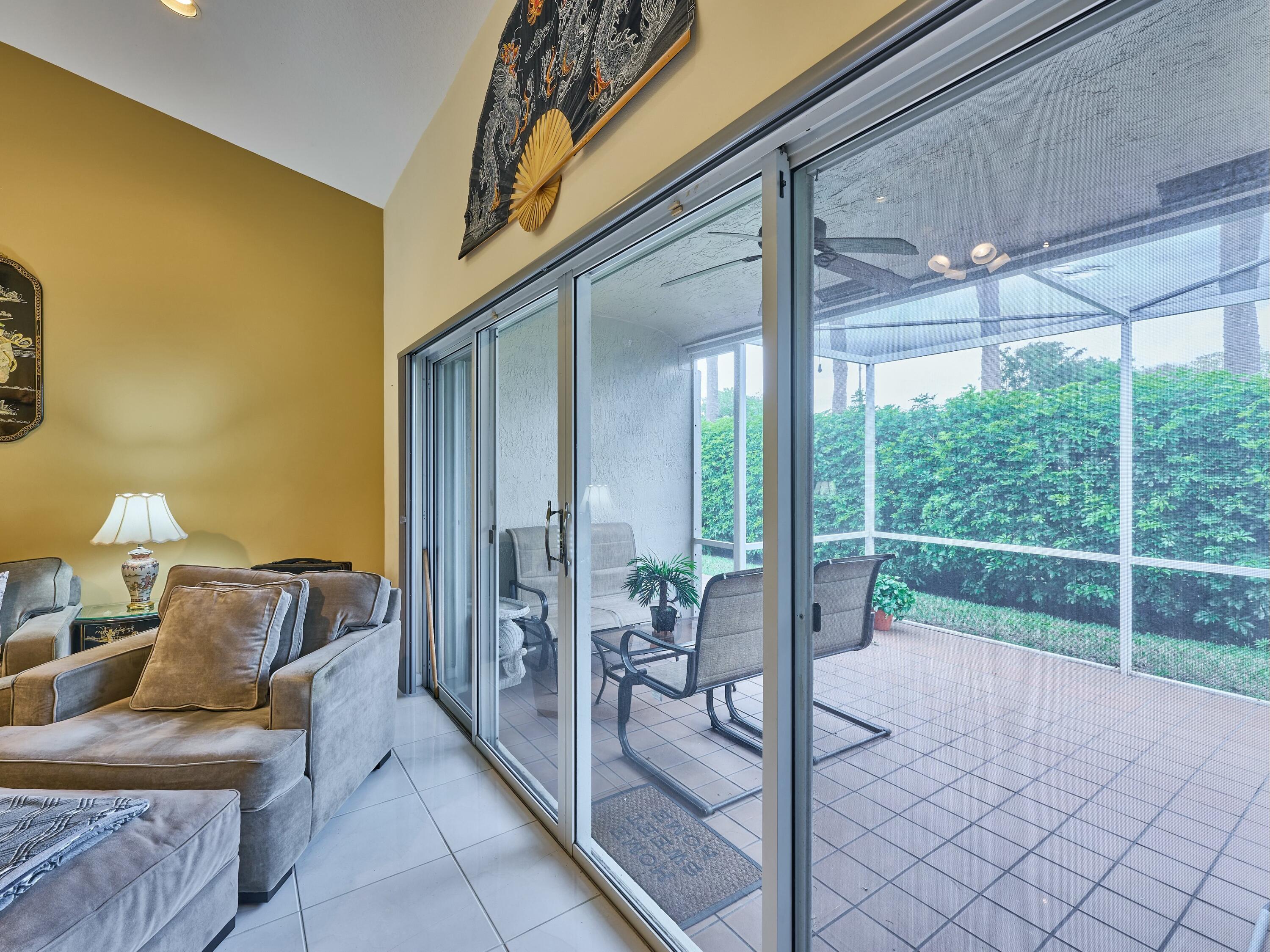 8421 Vía Serena Boca Raton, FL 33433 - Photo 27 of 46 Screened Lanai
