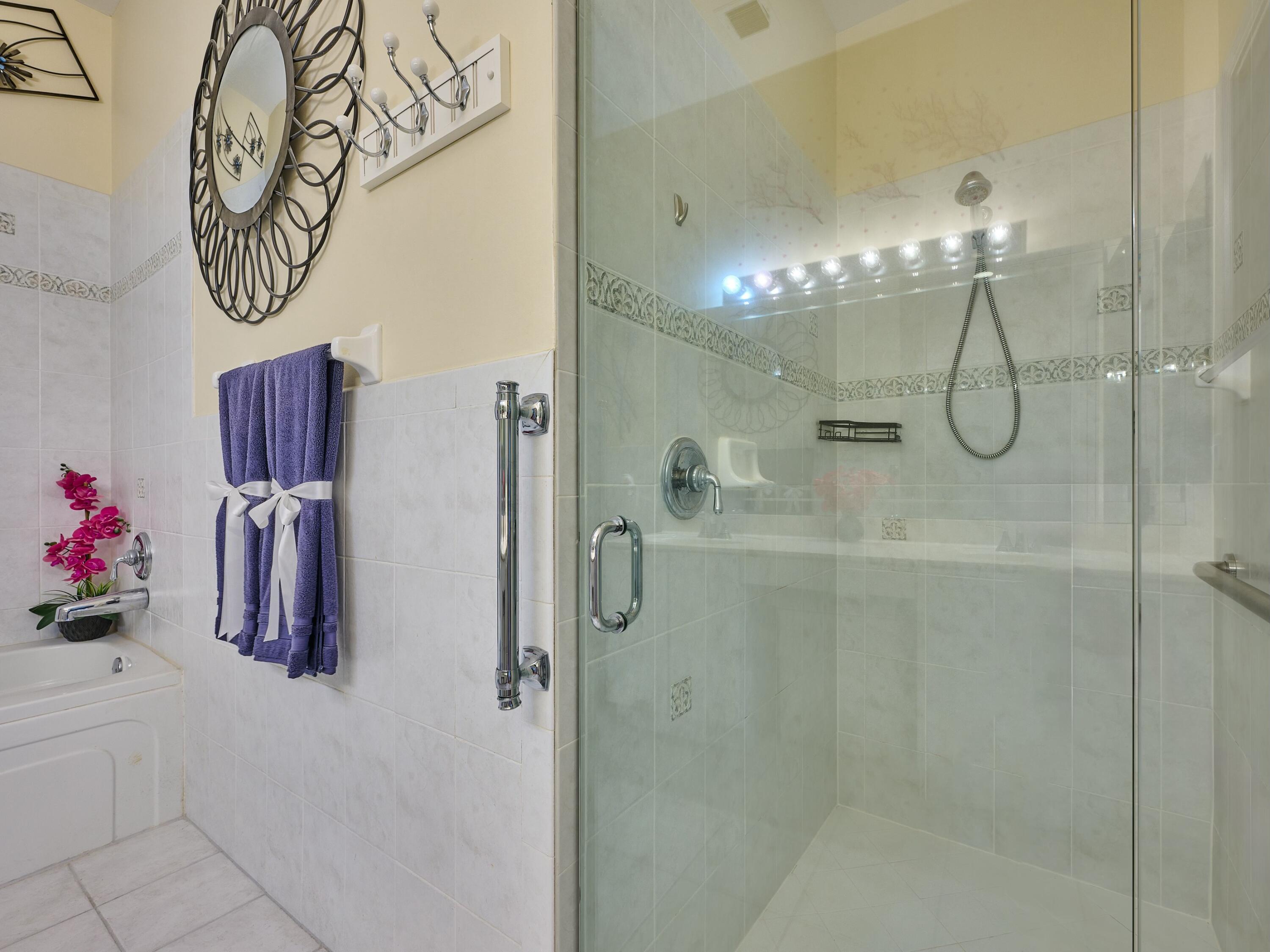 8421 Vía Serena Boca Raton, FL 33433 - Photo 35 of 46 Primary Bathroom