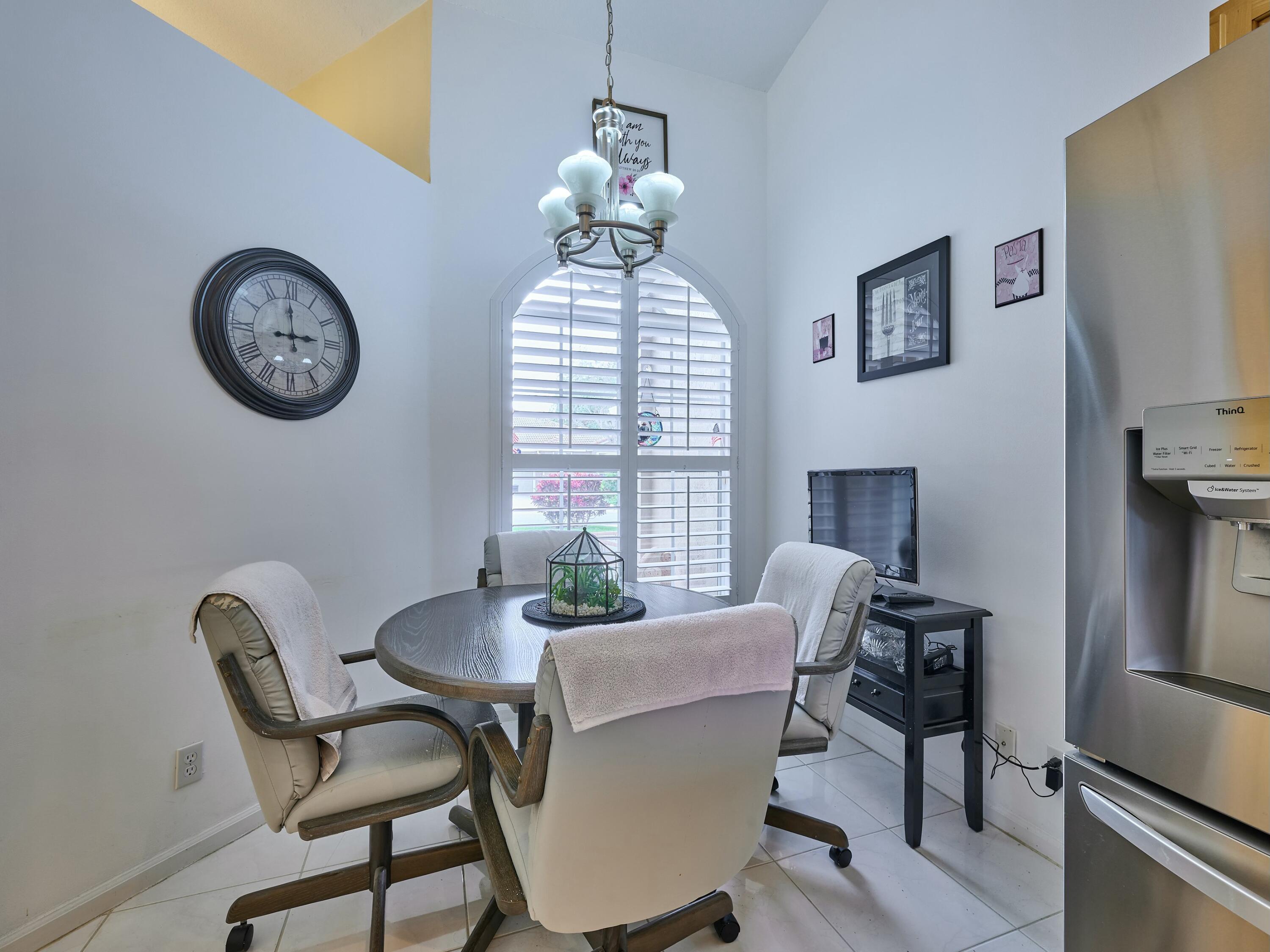 8421 Vía Serena Boca Raton, FL 33433 - Photo 5 of 46 Eat-in Kitchen