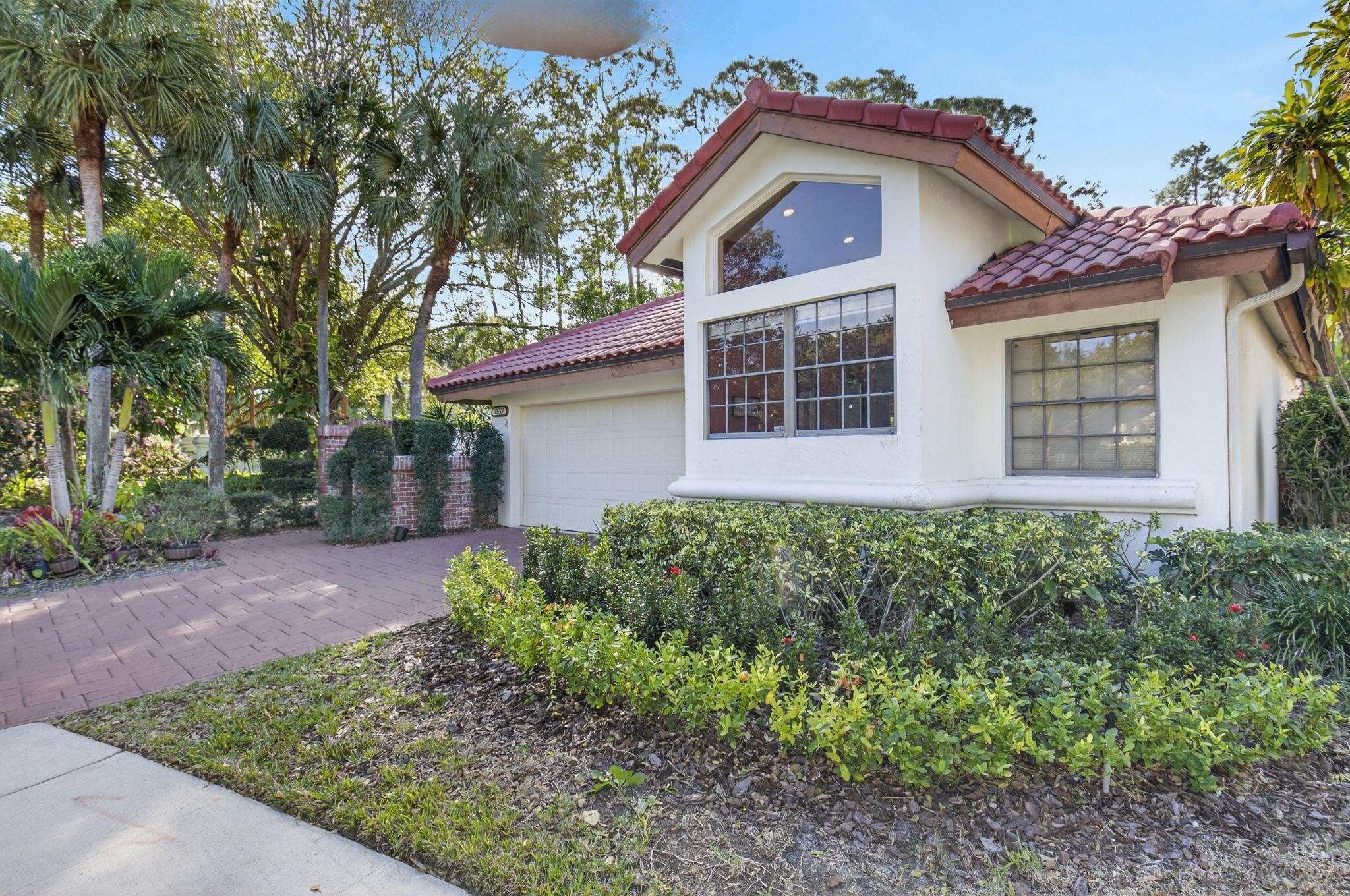 21921 Town Pl Drive Boca Raton, FL 33433 - Photo 4 of 64 LUSHLY LANDSCAPED ENTRY