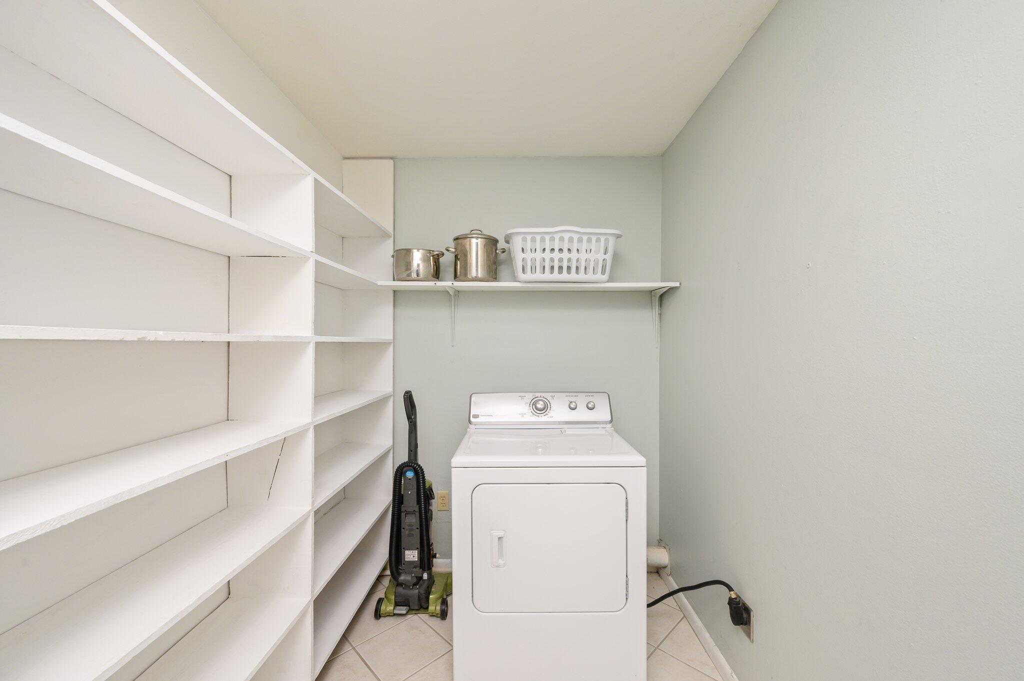 133 Smith Street Crestview, FL 32539 - Photo 13 of 28 a utility room with dryer and washer