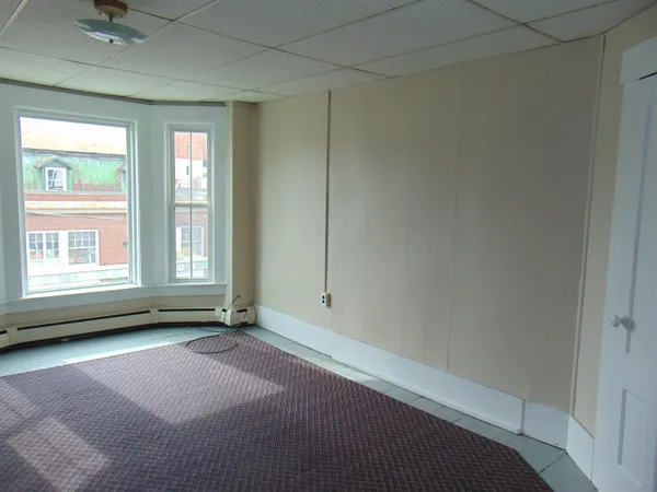 $200,000 | 166 Eastern Avenue, St. Johnsbury, VT 05819