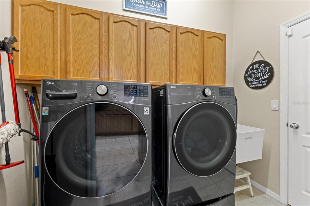 14071 Linden Drive Spring Hill, FL 34609 - Photo 41 of 77 a utility room with dryer and washer