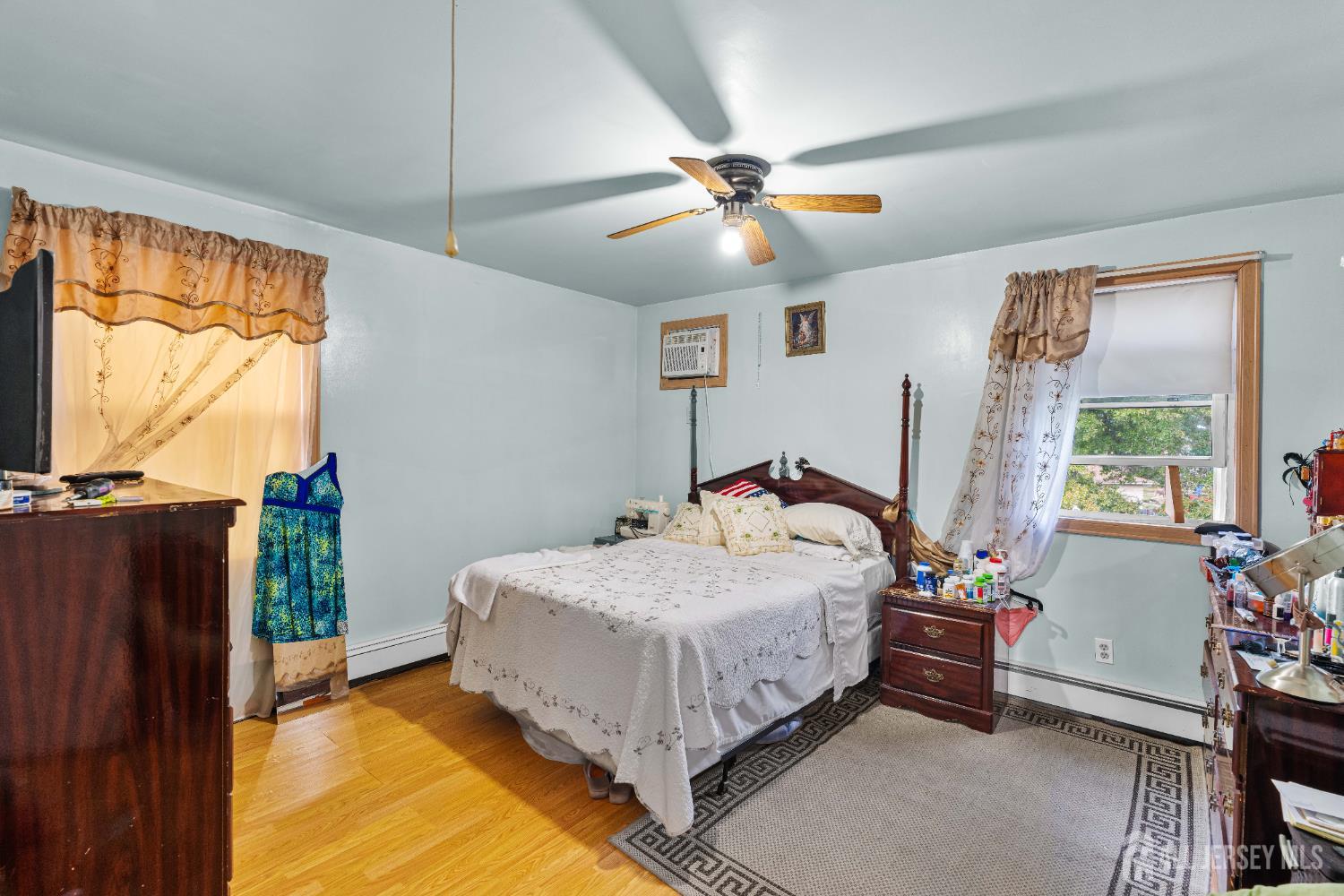 651 Fairview Avenue Piscataway, NJ 08854 - Photo 11 of 45 a bedroom with a bed and a window