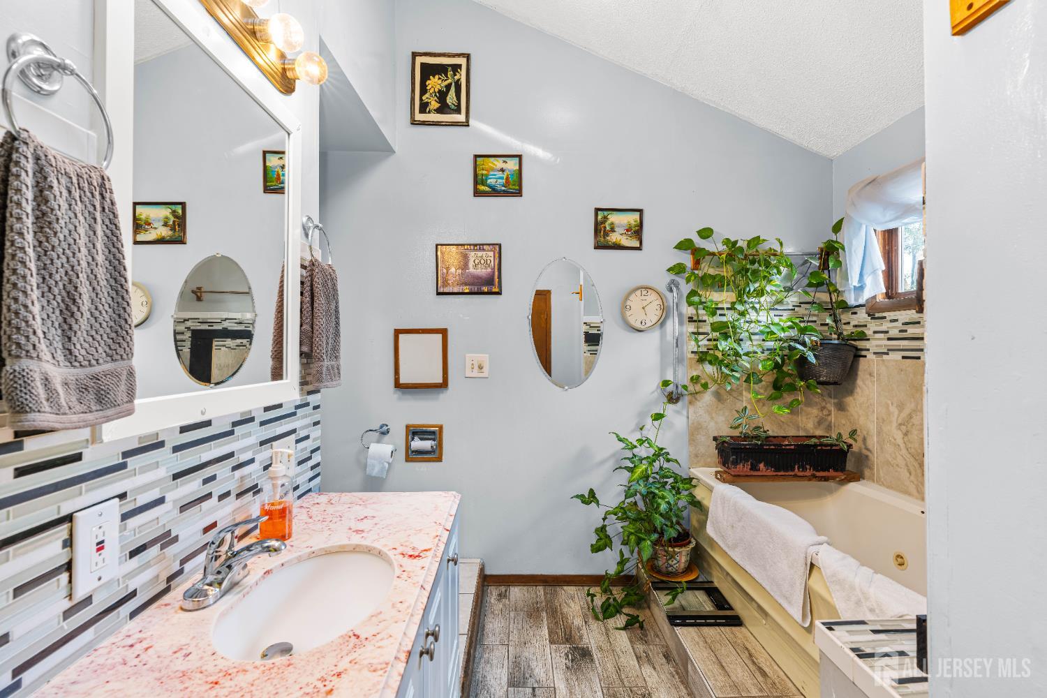 651 Fairview Avenue Piscataway, NJ 08854 - Photo 27 of 45 a living room with furniture and a couch