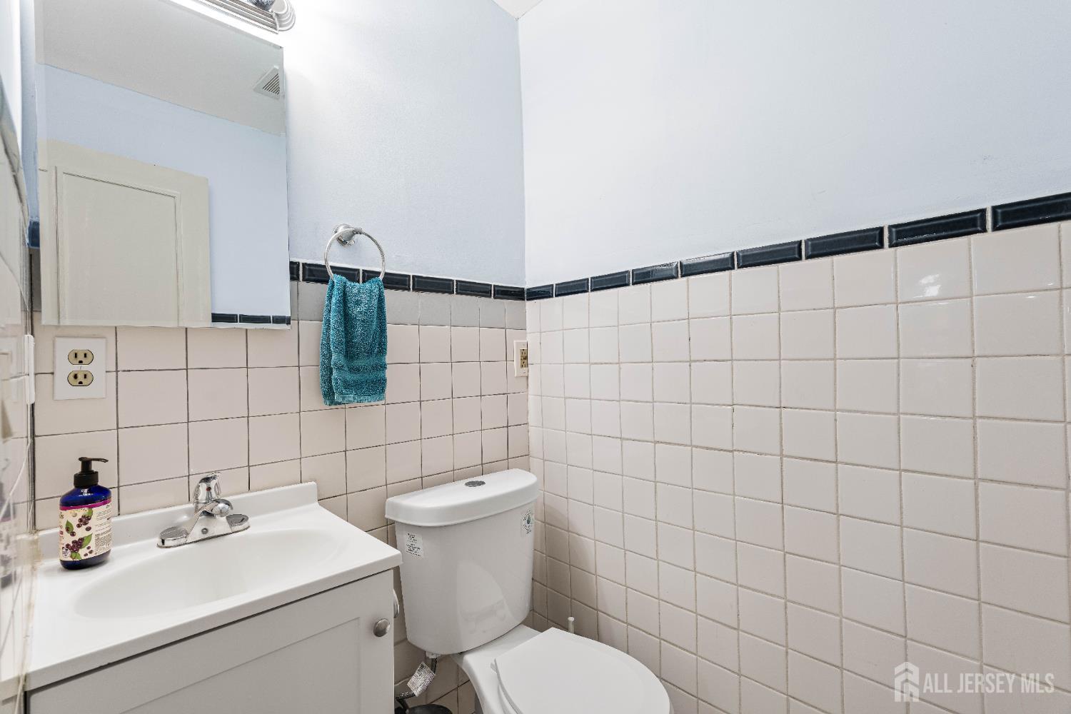 651 Fairview Avenue Piscataway, NJ 08854 - Photo 29 of 45 a bathroom with a sink toilet and shower