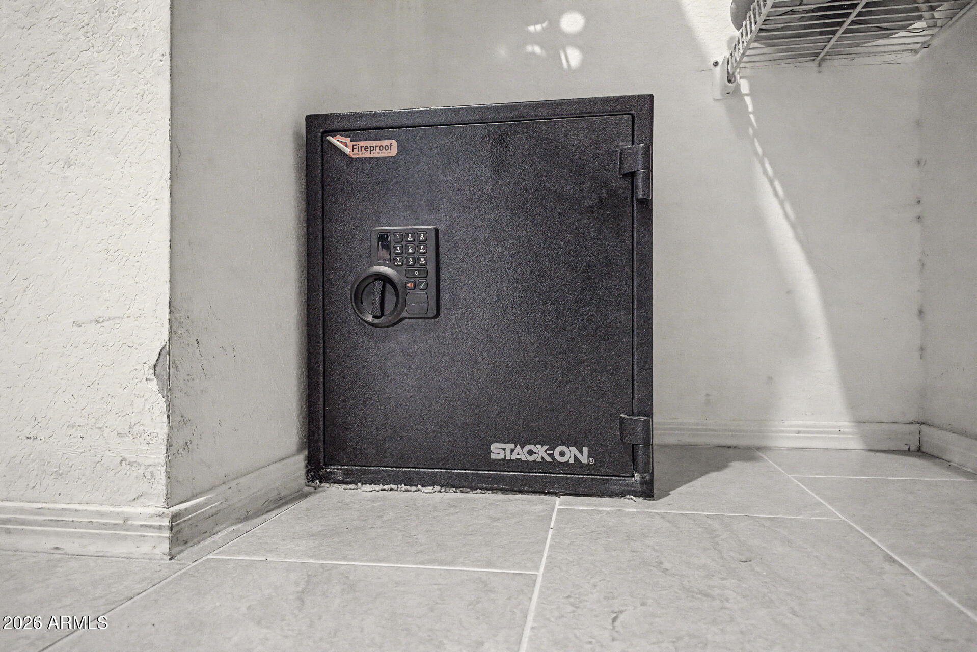 1238 East Mineral Road Gilbert, AZ 85234 - Photo 26 of 48 Safe included