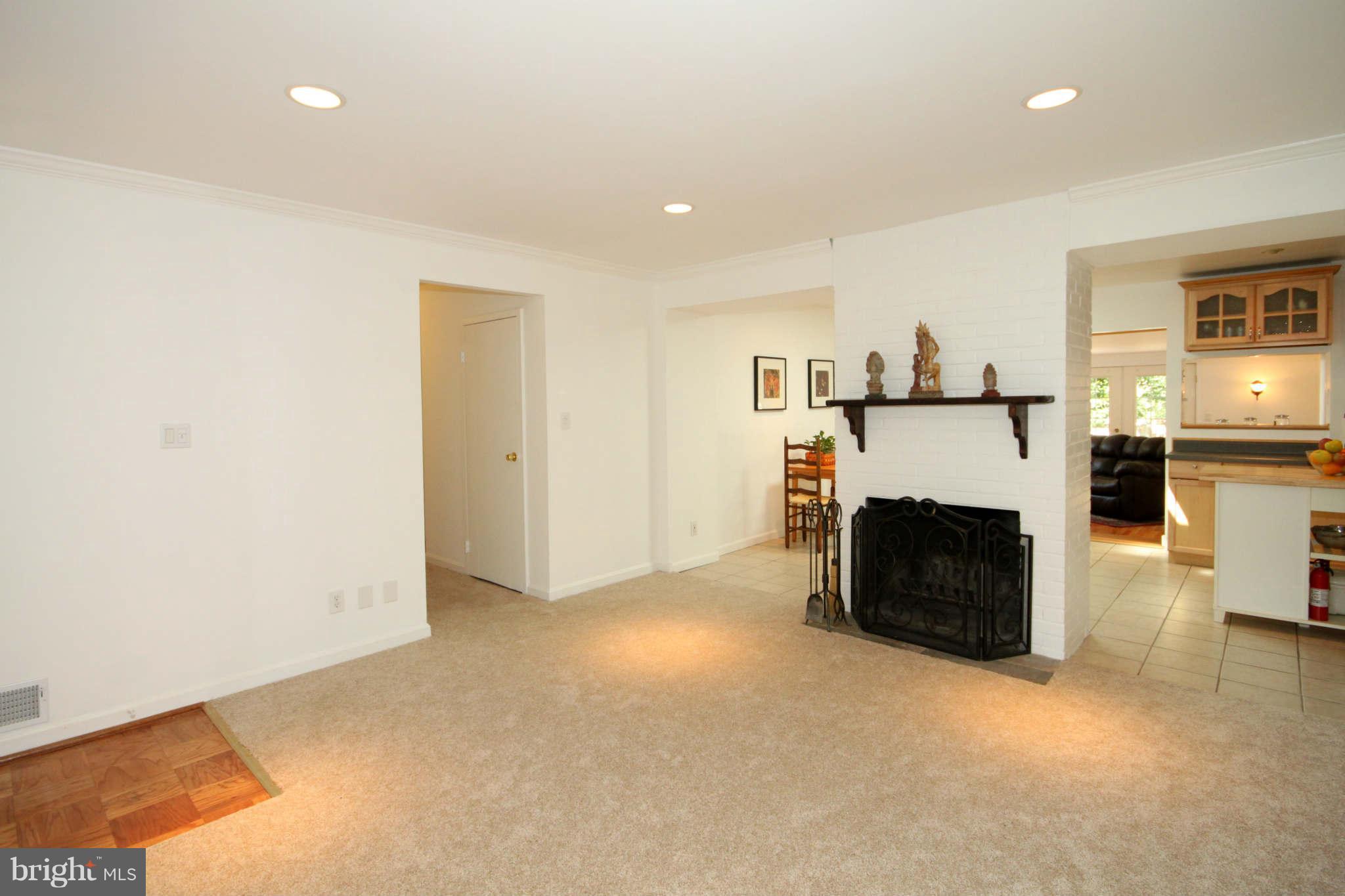 7305 Gary Street Springfield, VA 22150 - Photo 2 of 30 Living Room
