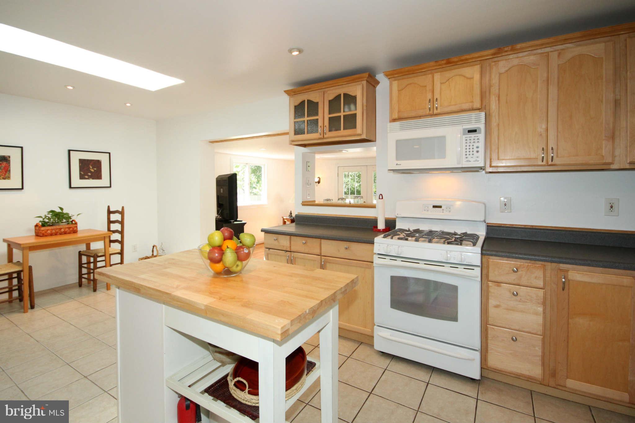 7305 Gary Street Springfield, VA 22150 - Photo 11 of 30 Kitchen