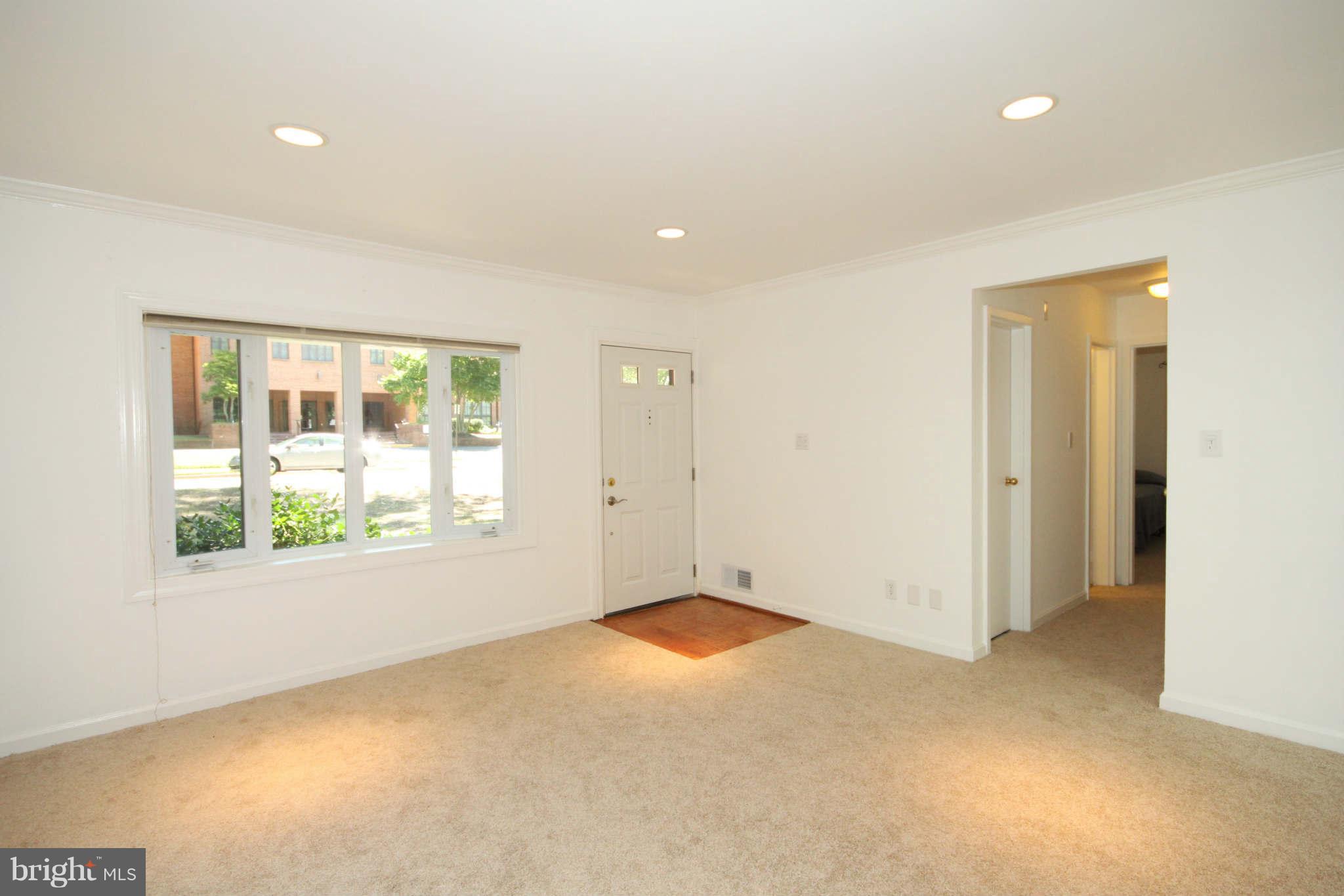 7305 Gary Street Springfield, VA 22150 - Photo 3 of 30 Living Room
